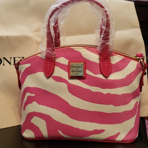 Dooney & Bourke Handbags - NWT 👛 Dooney and Bourke purse